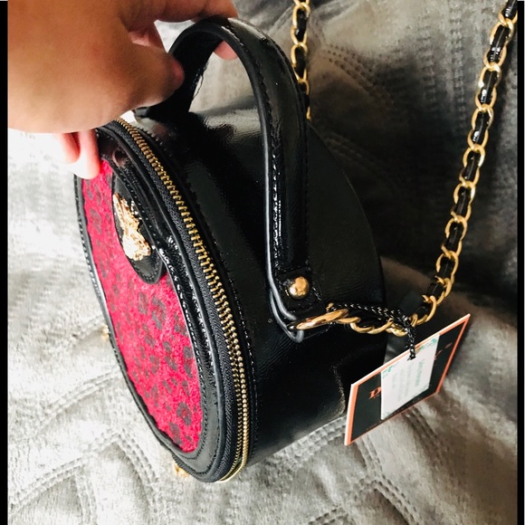 LAST ONE!! ANIMAL PRINT CIRCLE PURSE!! - Picture 3 of 4